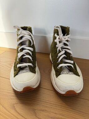 Converse Run Star Hike Sherpa Size 7.5 Olive